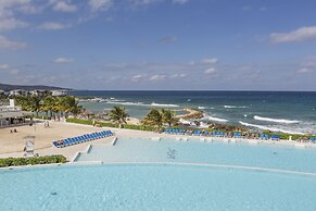 Grand Palladium Lady Hamilton Resort & Spa All Inclusive