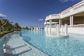 Grand Palladium Lady Hamilton Resort & Spa All Inclusive