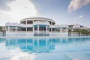 Grand Palladium Lady Hamilton Resort & Spa All Inclusive