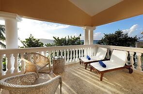 Grand Palladium Lady Hamilton Resort & Spa All Inclusive