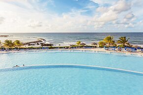 Grand Palladium Lady Hamilton Resort & Spa All Inclusive