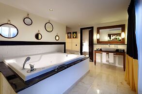 Grand Palladium Lady Hamilton Resort & Spa All Inclusive