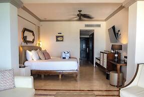 Grand Palladium Lady Hamilton Resort & Spa All Inclusive
