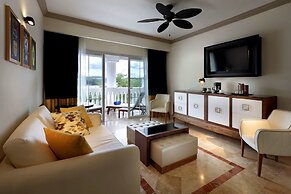 Grand Palladium Lady Hamilton Resort & Spa All Inclusive