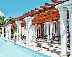 Grand Palladium Lady Hamilton Resort & Spa All Inclusive