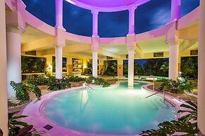 Grand Palladium Lady Hamilton Resort & Spa All Inclusive