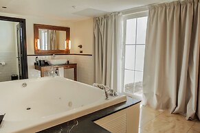 Grand Palladium Lady Hamilton Resort & Spa All Inclusive