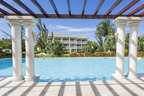 Grand Palladium Lady Hamilton Resort & Spa All Inclusive