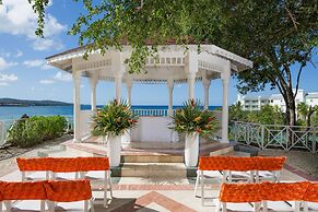 Grand Palladium Lady Hamilton Resort & Spa All Inclusive