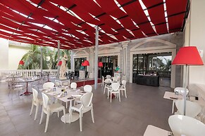 Grand Palladium Lady Hamilton Resort & Spa All Inclusive