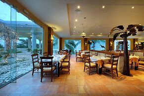 Grand Palladium Lady Hamilton Resort & Spa All Inclusive