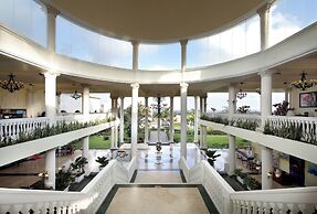 Grand Palladium Lady Hamilton Resort & Spa All Inclusive