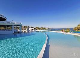 Grand Palladium Lady Hamilton Resort & Spa All Inclusive