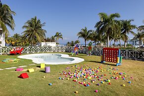 Grand Palladium Lady Hamilton Resort & Spa All Inclusive