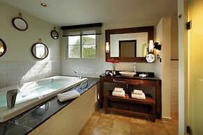 Grand Palladium Lady Hamilton Resort & Spa All Inclusive
