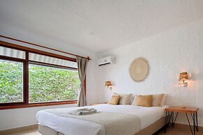 Blu Galapagos Sustainable Waterfront Lodge