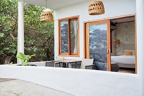 Blu Galapagos Sustainable Waterfront Lodge