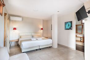 Blu Galapagos Sustainable Waterfront Lodge