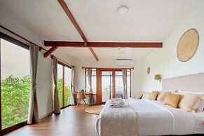 Blu Galapagos Sustainable Waterfront Lodge