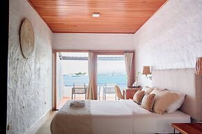 Blu Galapagos Sustainable Waterfront Lodge