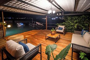 Blu Galapagos Sustainable Waterfront Lodge