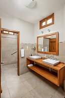 Blu Galapagos Sustainable Waterfront Lodge