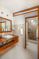 Blu Galapagos Sustainable Waterfront Lodge