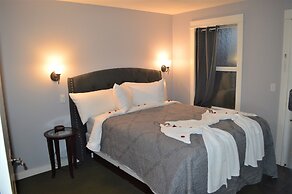 Starfish Manor Oceanfront Hotel