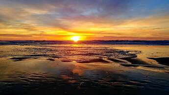 Starfish Manor Oceanfront Hotel