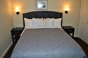 Starfish Manor Oceanfront Hotel