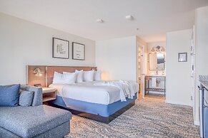 Starfish Manor Oceanfront Hotel