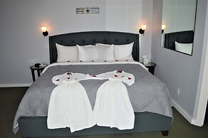 Starfish Manor Oceanfront Hotel