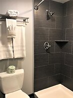 Starfish Manor Oceanfront Hotel