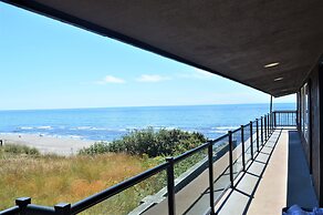 Beachfront Manor Hotel