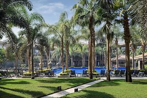 Dusit Thani LakeView Cairo