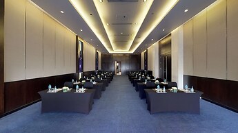 Dusit Thani LakeView Cairo