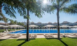 Dusit Thani LakeView Cairo