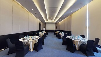 Dusit Thani LakeView Cairo