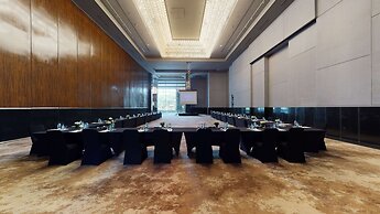 Dusit Thani LakeView Cairo
