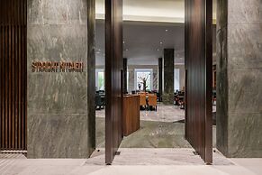 Dusit Thani LakeView Cairo