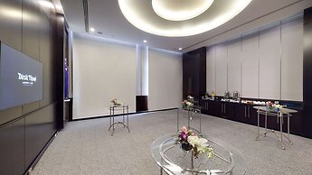 Dusit Thani LakeView Cairo