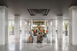 Dusit Thani LakeView Cairo