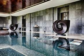 Dusit Thani LakeView Cairo