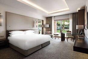 Dusit Thani LakeView Cairo