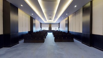 Dusit Thani LakeView Cairo