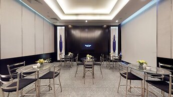 Dusit Thani LakeView Cairo