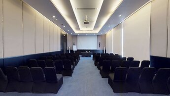 Dusit Thani LakeView Cairo