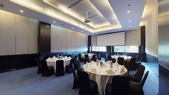 Dusit Thani LakeView Cairo