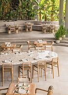 Dusit Thani LakeView Cairo
