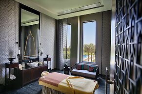 Dusit Thani LakeView Cairo